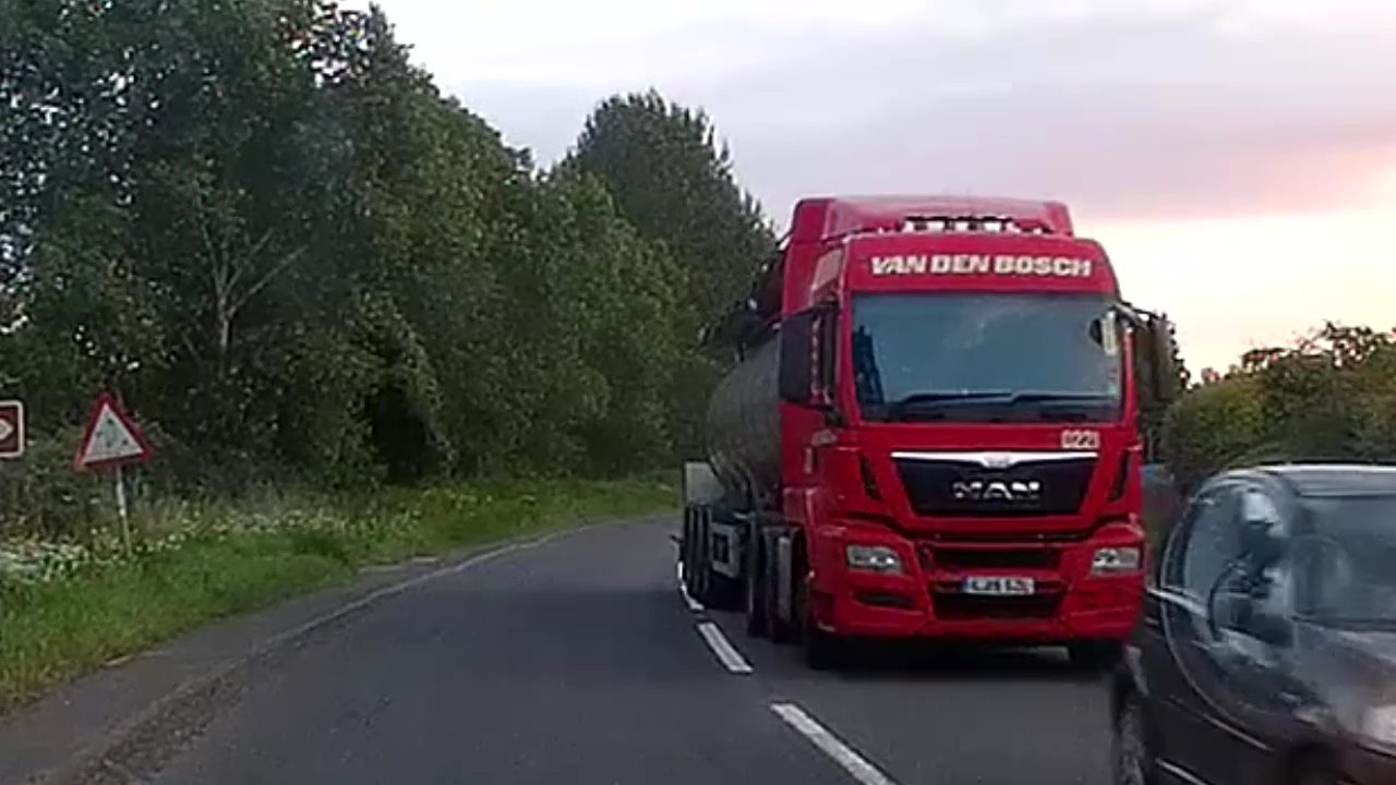 swd10 hgv reckless driver near miss